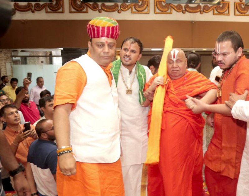 पाकिस्तान का हथियाया कश्मीर हमें मिल जाएगा : रामभद्राचार्य महाराज