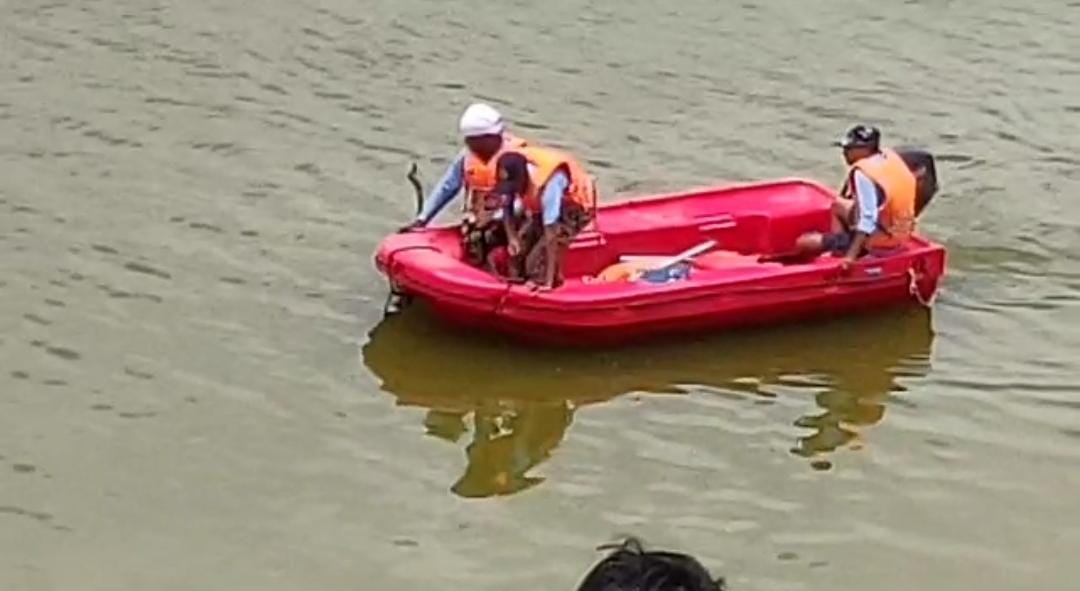 मुरैना में ऑनर किलिंग: बेटी व उसके प्रेमी की हत्या कर चंबल नदी में मुरैना में ऑनर किलिंग: बेटी व उसके प्रेमी की हत्या कर चंबल नदी में