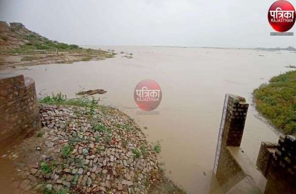 मारवाड़ में बिपरजॉय बिफरा, हर तरफ तबाही, पानी ही पानी, देखें ये तस्वीरें...
