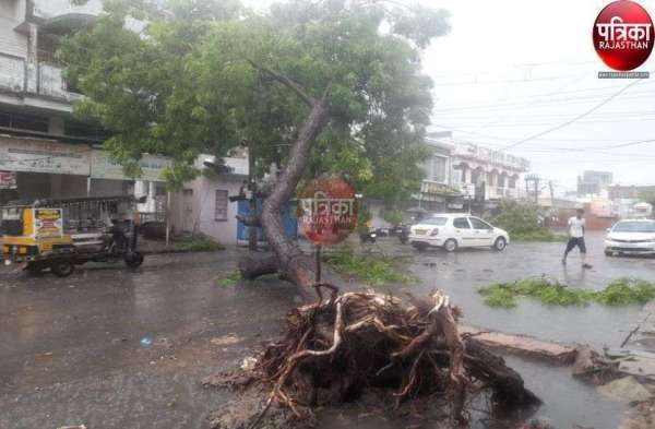 मारवाड़ में बिपरजॉय बिफरा, हर तरफ तबाही, पानी ही पानी, देखें ये तस्वीरें...