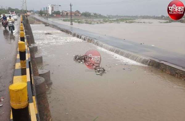 मारवाड़ में बिपरजॉय बिफरा, हर तरफ तबाही, पानी ही पानी, देखें ये तस्वीरें...