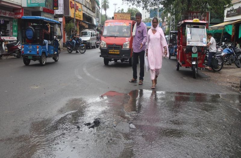 Ajmer... घरों में भर रहा पानी, दुविधा बन गई सीवरेज लाइन की सुविधा