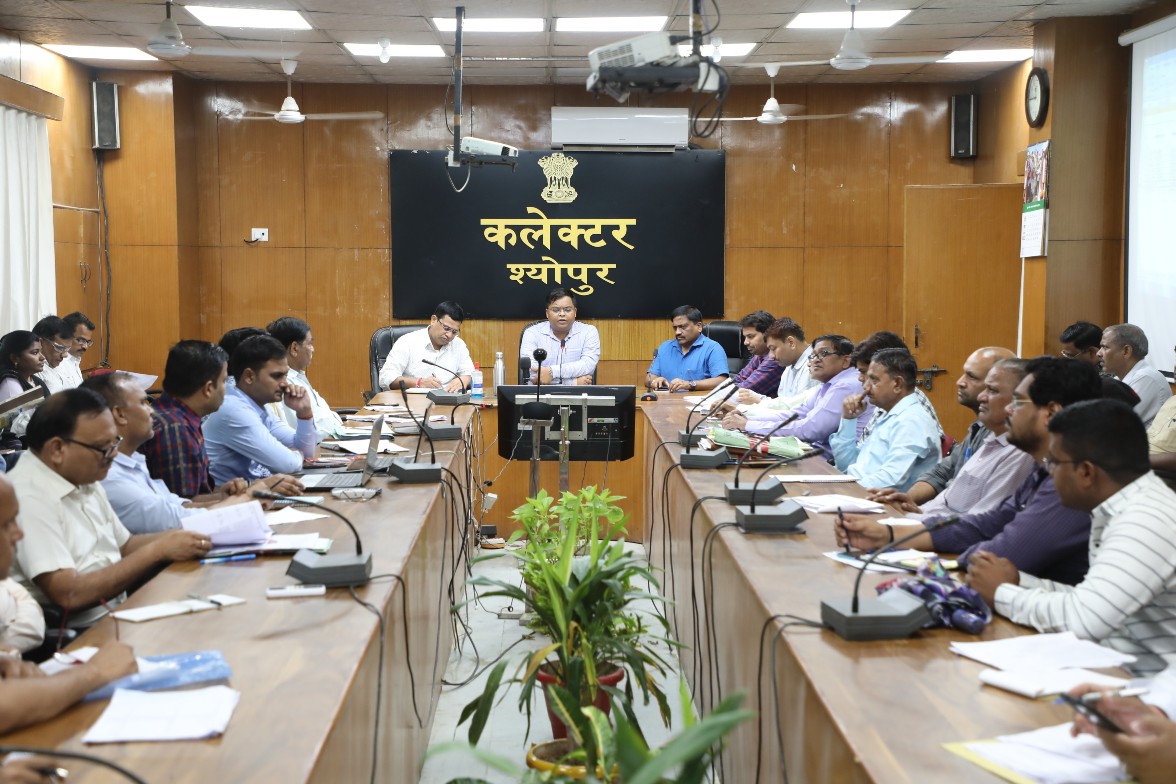 आंगनबाड़़ी भवन निर्माण और सीएम हेल्पलाइन में लापरवाही पर दो इंजीनियरों को नोटिस