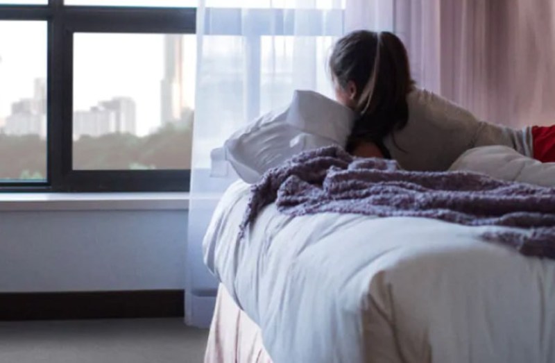 How to find hidden camera in hotel rooms