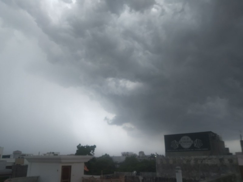 UP Weather forecast: यूपी के इन 9 जिलों में 12 घंटे के भीतर भारी बारिश और तूफान का अलर्ट, देखें वीडियो