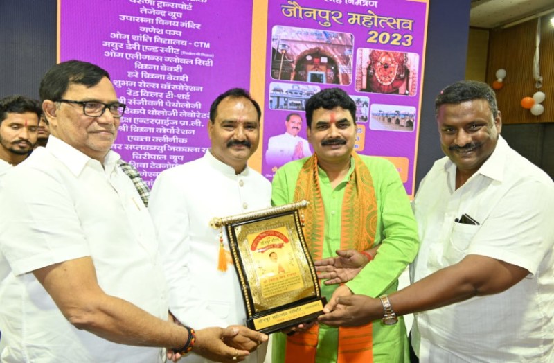 जौनपुर महोत्सव में प्रतिभाओं का हुआ सम्मान