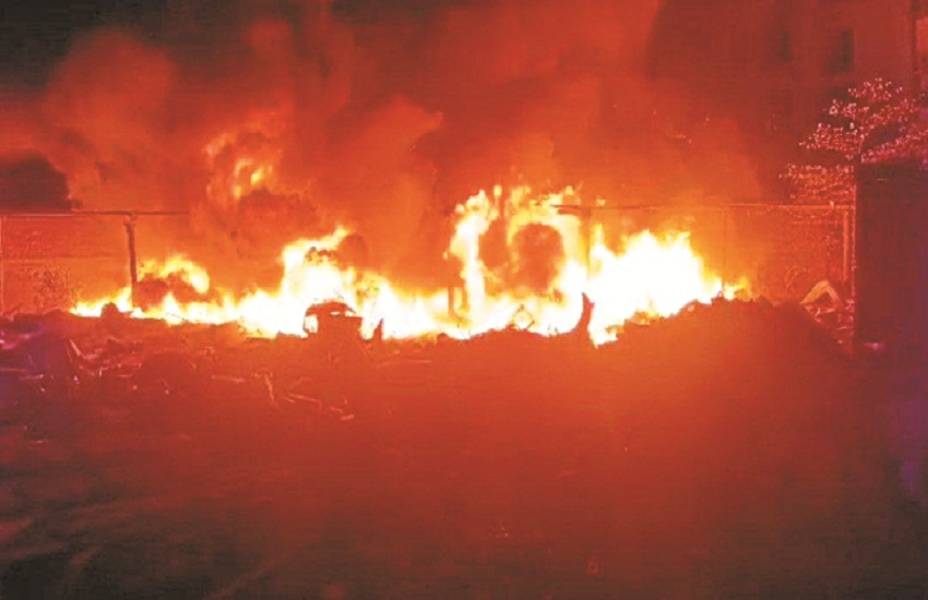 Fierce fire in Khamtrai's scrap godown