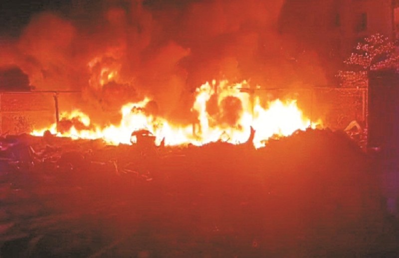 Fierce fire in Khamtrai's scrap godown