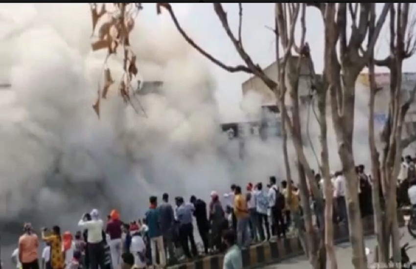 कोरबा में अग्निकांड: कमर्शियल कॉम्प्लेक्स में लगी भीषण आग में तीन लोग जिंदा जले,
वीडियो देख दहल जाएगा दिल
