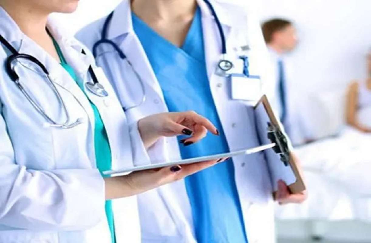 चिंरजीवी स्वास्थ्य योजना को दिखा रहे ठेंगा, 5 शल्य चिकित्सक भी नहीं कर पा रहे ऑपरेशन