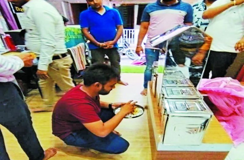 Roti Bank started... Make points like ATMs at five places