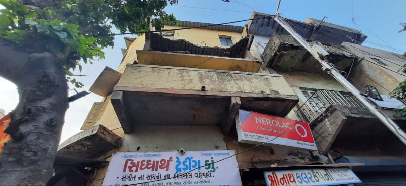 Ahmedabad: रथयात्रा के दौरान इमारत का छज्जा गिरा, एक युवक की मौत, 31 घायल