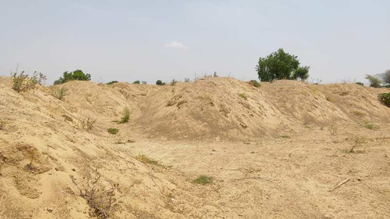 बरसात में विक्रय करने के लिए बड़े पैमाने पर किया रेत का अवैध भण्डारण