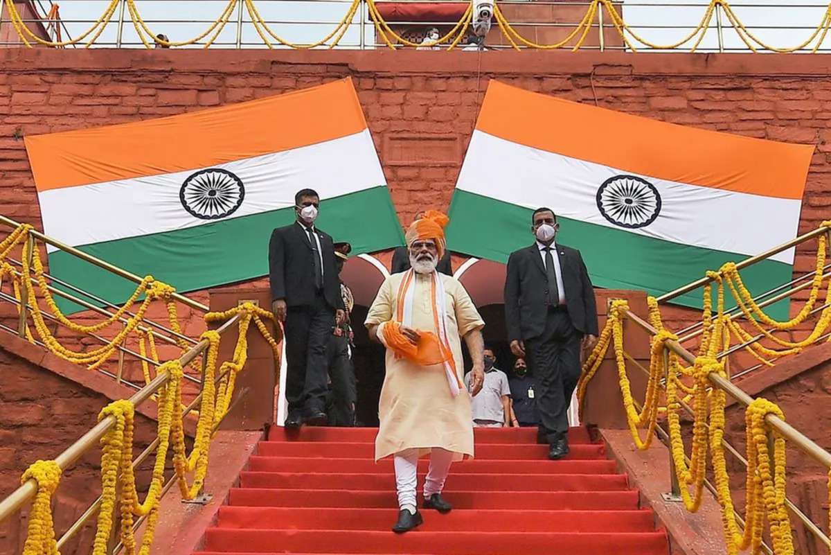 indian_flags_and_pm_narendra_modi_1.jpg