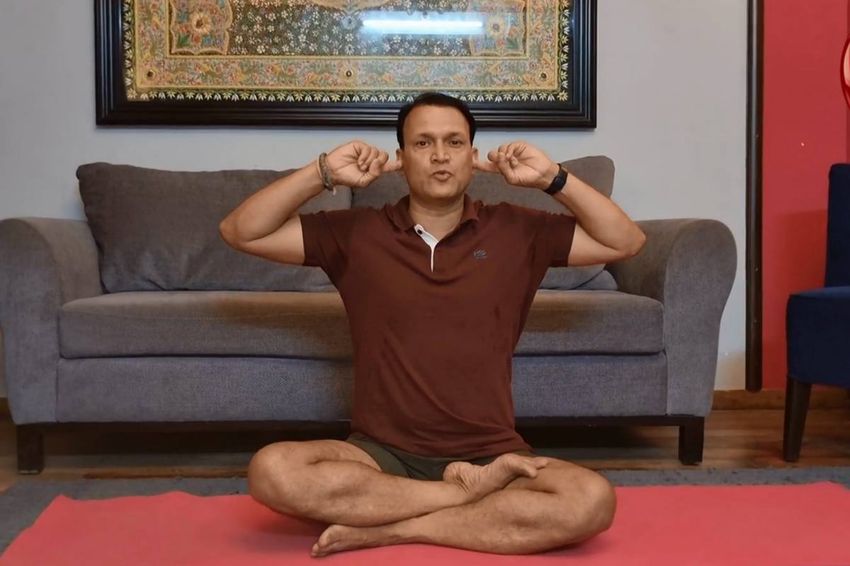 Yoga day 2023 : नींद की समस्या और याददाश्त के लिए करें भ्रामरी प्राणायाम