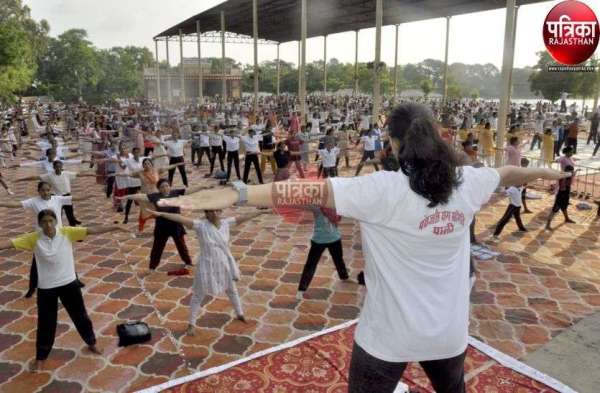 अंतरराष्ट्रीय योग दिवस पर युवाओं ने दिखाया उत्साह, देखें ये तस्वीरें...