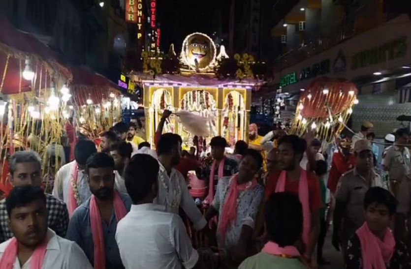 भगवान जगन्नाथ को कराया नगर भ्रमण, तीन सौ भक्तों ने खींचा प्रभु का रथ