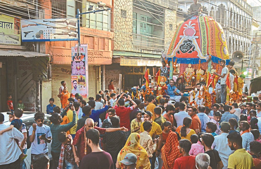 महाप्रभु की रथयात्रा में उमड़ा आस्था का सैलाब, दर्शन के लिए लगी होड़