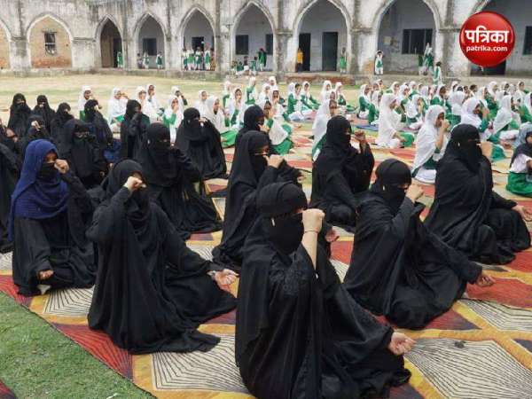 yoga_in_burqa_varanasi_1.jpg