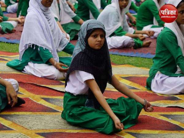 yoga_in_burqa_varanasi_2.jpg