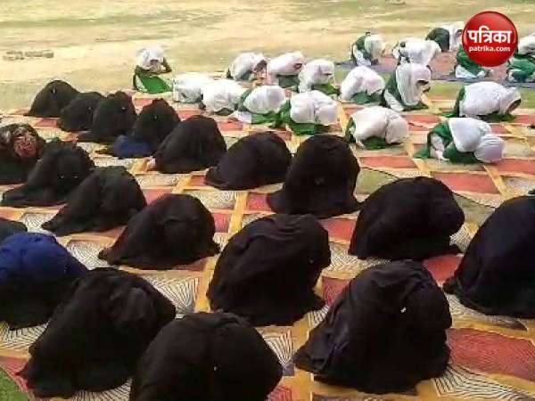 yoga_in_burqa_varanasi_3.jpg