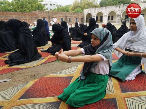 yoga_in_burqa_varanasi_5.jpg