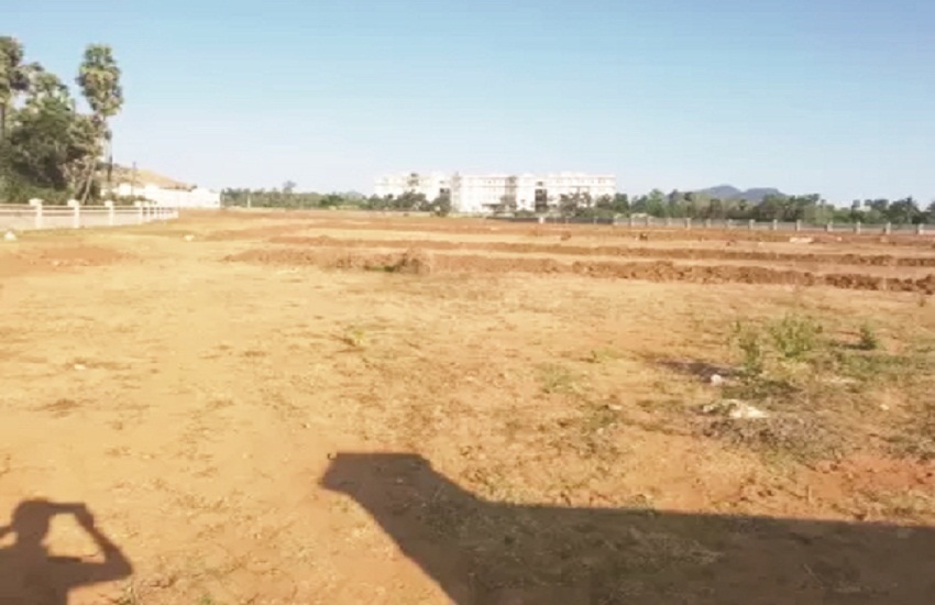 अवैध प्लॉटिंग के साइड इफेक्ट, भूमाफिया ने रास्ते के साथ ही सरकारी जमीन भी बेची