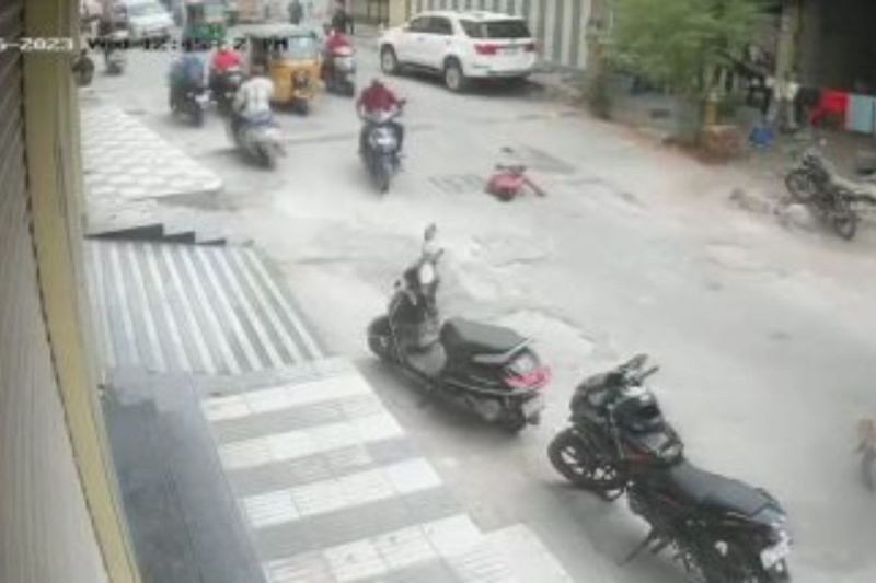 A man was brutally murdered on the road in Hyderabad