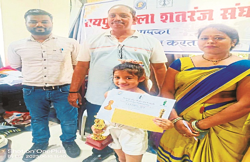 जिला स्तरीय शतरंज प्रतियोगिता के अंडर-7 में अर्णव गोयल और शावी जैन चैंपियन