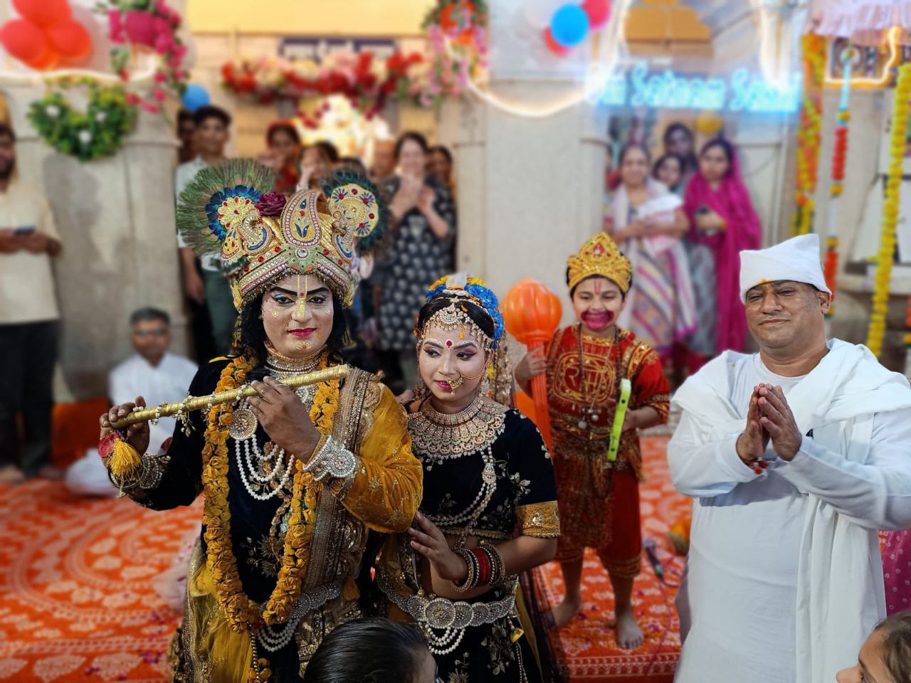 शहरवासियों की उमड़ी श्रद्धा, एक लाख से अधिक संगत ने टेका मत्था