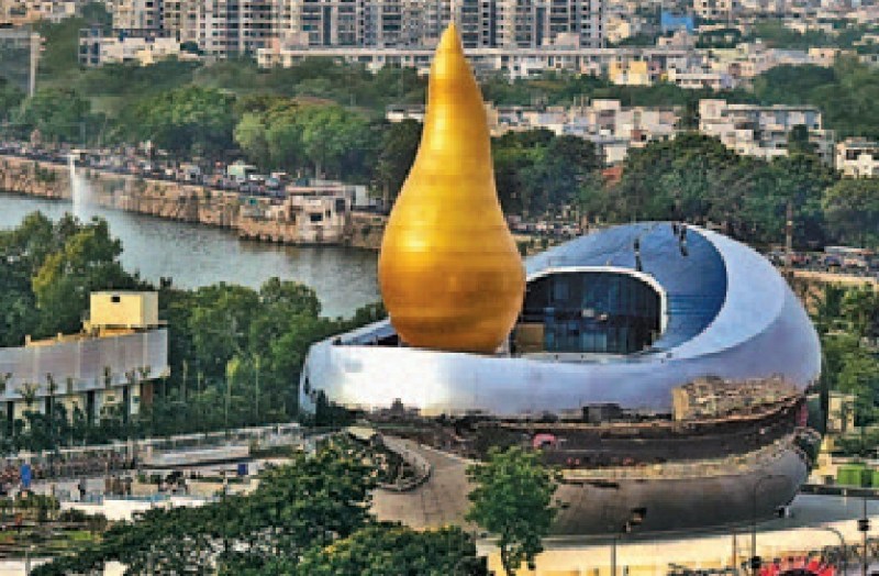 हैदराबाद में स्टील से बनाया दुनिया का सबसे बड़ा मेमोरियल