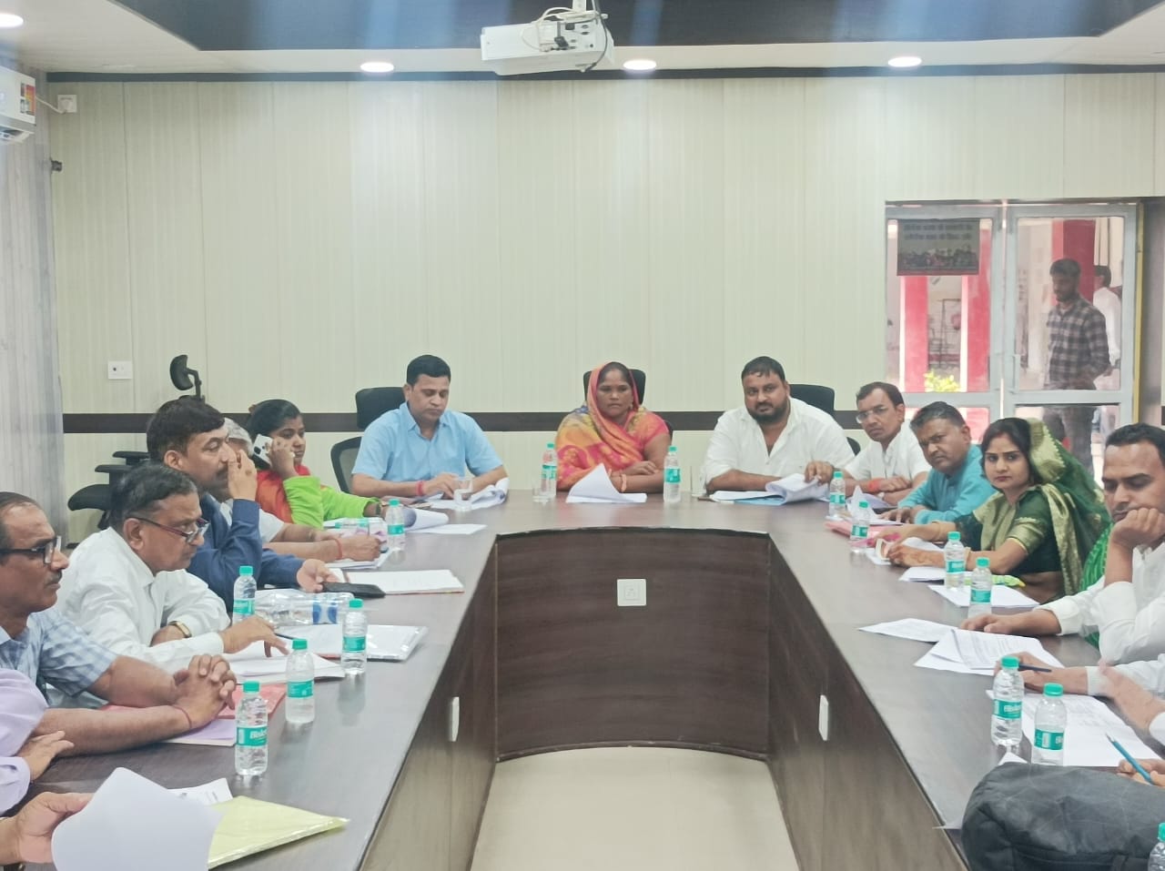 जिला पंचायत: पेयजल की 293 शिकायतें आईं, 283 निराककृत, 77 नई योजनाओं के लगे टैंडर