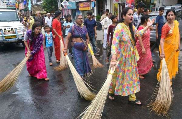 श्रध्दालुओं ने खींचा भगवान जगन्नाथ का रथ .....दे​खिये तस्वीरे