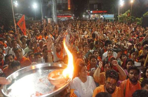 हनुमान चालीसा का पाठ