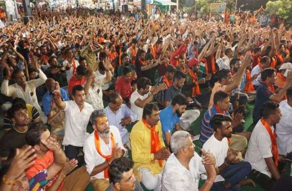 हनुमान चालीसा का पाठ