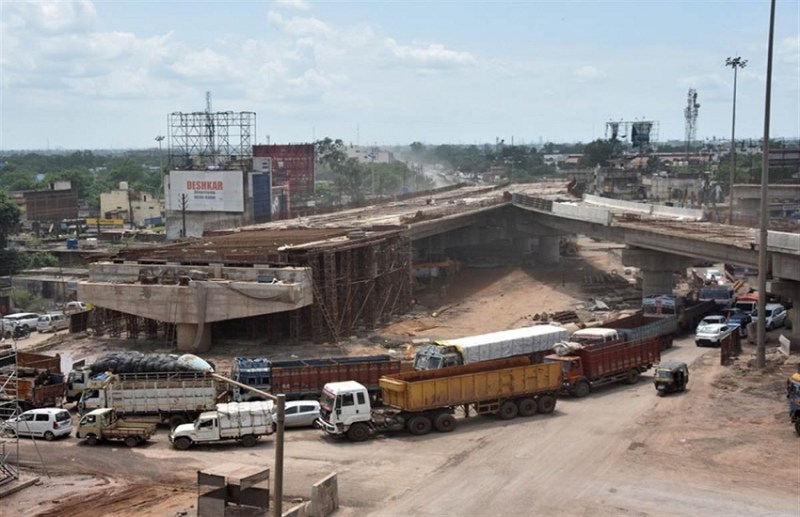 टाटीबंध : भगवान का नाम लेकर चौक से गुजरते हैं लोग