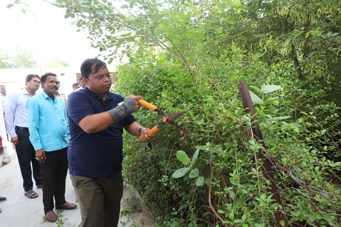 कलेक्ट्रेट के जिस ऑफिस में गंदगी मिली, उस पर लगेगा अब 500 रुपए जुर्माना