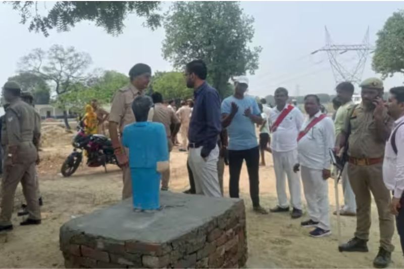 भदोही में अंबेडकर की मूर्ति हटाने को लेकर हुई पत्थरबाजी