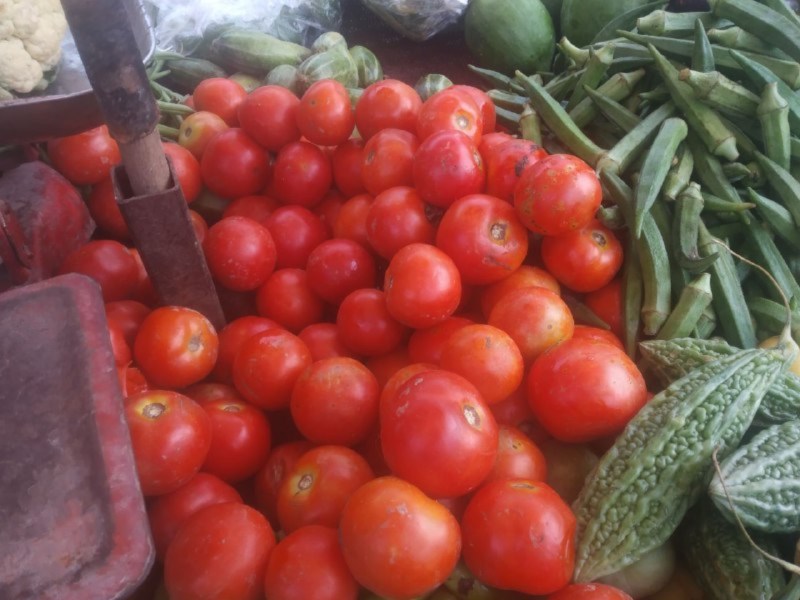 Vegetable Market Price : टमाटर के दाम में लगी आग, 80 से 100 रुपए किलो पहुंचा भाव; जानिए सब्जी मंडी का मिजाज