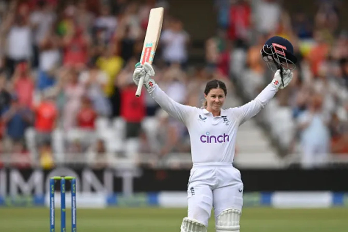 tammy-beaumont-becomes-first-england-women-cricketer-to-score-double-century-in-test-cricket.jpg