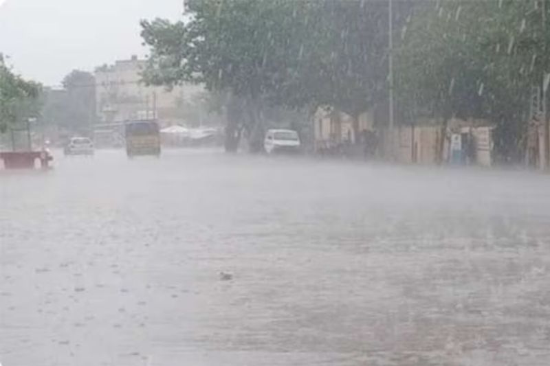 Weather pleasant due to heavy rains 29 districts in UP