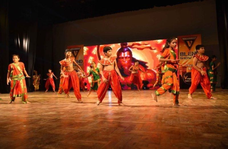 महाभारत का द्रौपदी चीर हरण और हनुमान जी के संकटमोचन स्वरूप को डांस के जरिए प्रस्तुत किया