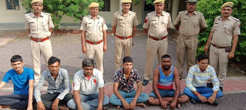 61 पुलिस टीमों ने 203 स्थानों पर दी दबिश, 55 गिरफ्तार