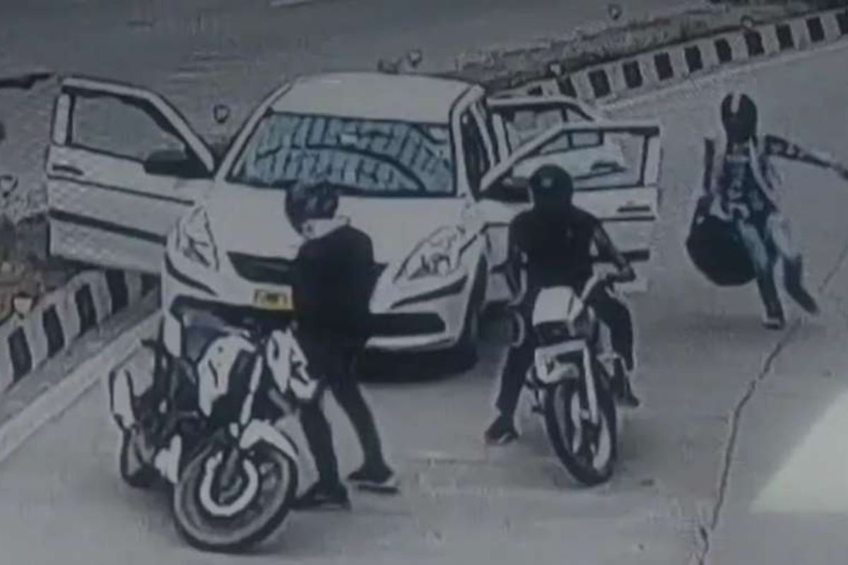 Delivery agent robbed at gunpoint in Delhi Pragati Maidan tunnel