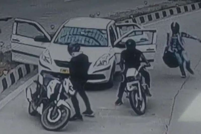 Delivery agent robbed at gunpoint in Delhi Pragati Maidan tunnel