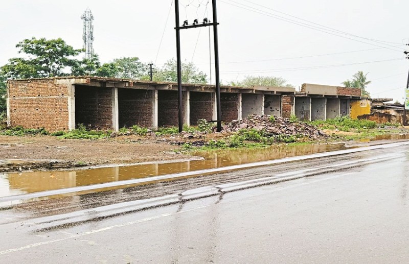 रसूखदारों द्वारा सरकारी जमीन पर कब्जे का खुला खेल चल रहा