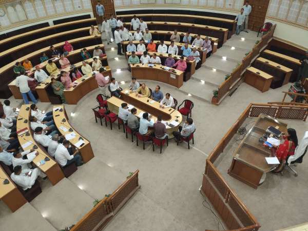 Deputy Mayor Puneet Karnawat expressed displeasure over breaking the corporation's tradition