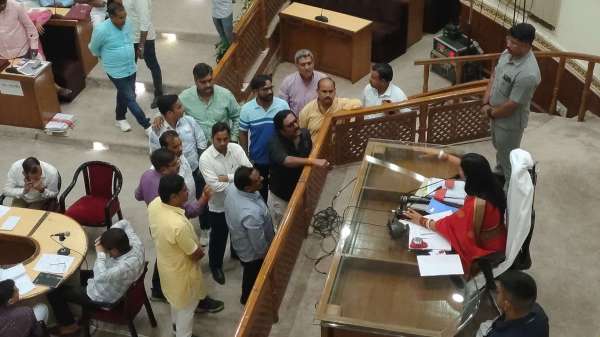 Deputy Mayor Puneet Karnawat expressed displeasure over breaking the corporation's tradition