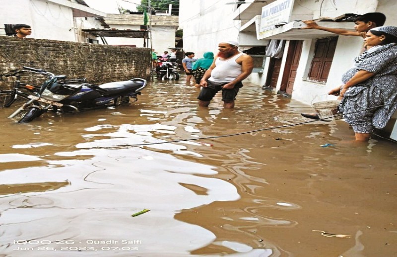 मामूली बारिश में ये हाल : कौन कहेगा रायपुर स्मार्ट सिटी है?