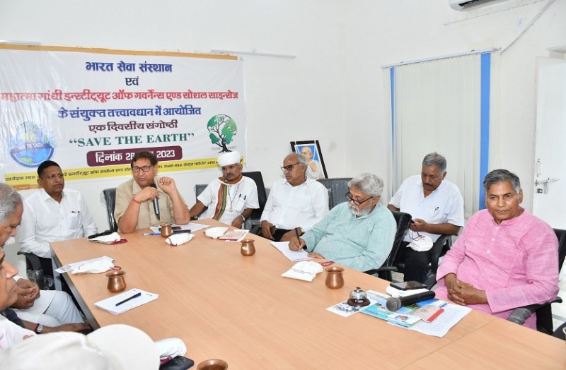 जीवन के लिए जल, जंगल बचाना जरूरी - डॉ. राजेंद्र सिंह